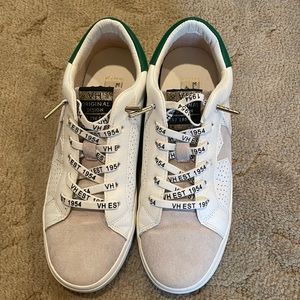 Like NEW- Vintage Havana Gadol White sneaker. Size 8.5